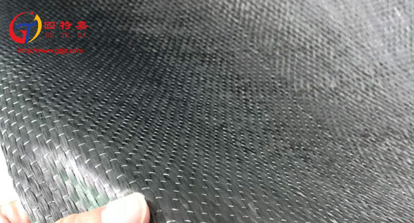 使用碳纖維布加固樓板怎么樣？